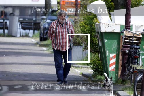 Amsterdam, 18 Mei 2023
Hans v d Togt wandelend met zijn hondje door Amsterdam