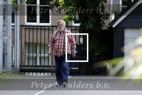 Amsterdam, 18 Mei 2023
Hans v d Togt wandelend met zijn hondje door Amsterdam
