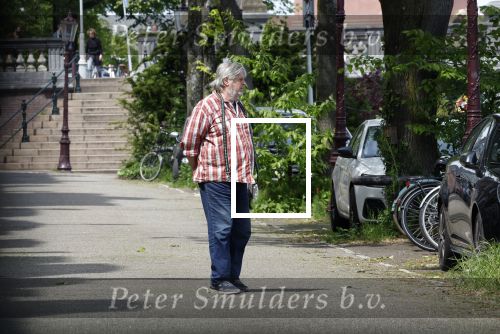 Amsterdam, 18 Mei 2023
Hans v d Togt wandelend met zijn hondje door Amsterdam