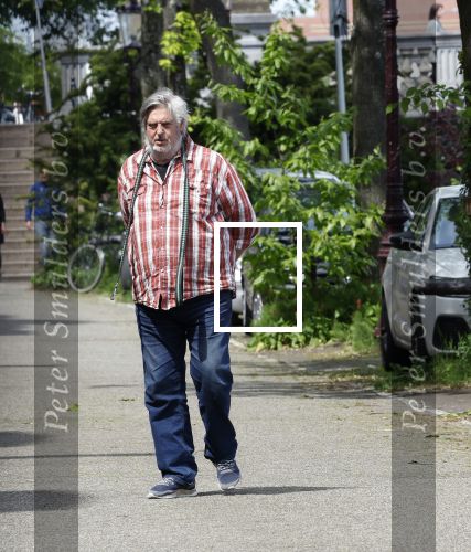 Amsterdam, 18 Mei 2023
Hans v d Togt wandelend met zijn hondje door Amsterdam