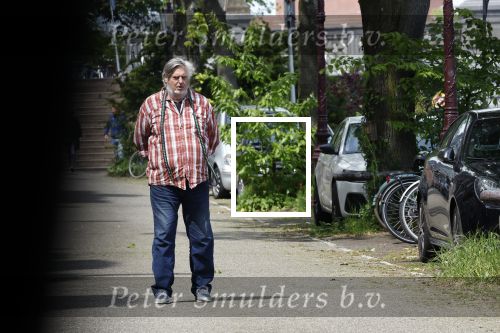 Amsterdam, 18 Mei 2023
Hans v d Togt wandelend met zijn hondje door Amsterdam