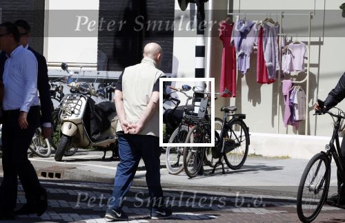 Amsterdam 31 mei 2023
Hugo Metsers wandelend door Amsterdam zuid.