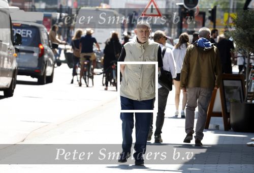 Amsterdam 31 mei 2023
Hugo Metsers wandelend door Amsterdam zuid.