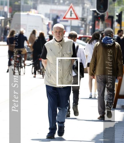 Amsterdam 31 mei 2023
Hugo Metsers wandelend door Amsterdam zuid.
