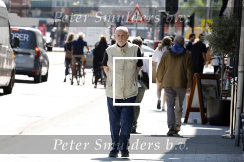 Amsterdam 31 mei 2023
Hugo Metsers wandelend door Amsterdam zuid.