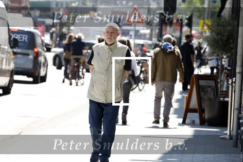 Amsterdam 31 mei 2023
Hugo Metsers wandelend door Amsterdam zuid.