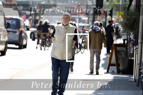 Amsterdam 31 mei 2023
Hugo Metsers wandelend door Amsterdam zuid.