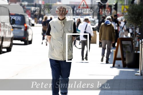 Amsterdam 31 mei 2023
Hugo Metsers wandelend door Amsterdam zuid.