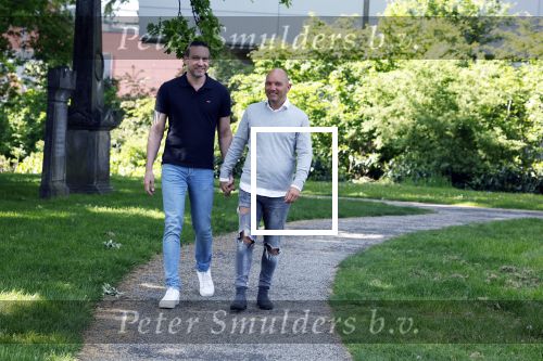 Amersfoort 19 mei 2023
Jeroen Jansema en Robin samen in een park in Amersfoort . Ze hebben elkaar leren kennen via het programma Liefde op het eerste gezicht . Jeroen had ook al meegedaan aan MAFS Married at First Sight
