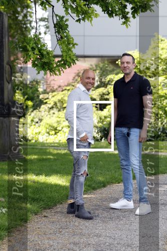Amersfoort 19 mei 2023
Jeroen Jansema en Robin samen in een park in Amersfoort . Ze hebben elkaar leren kennen via het programma Liefde op het eerste gezicht . Jeroen had ook al meegedaan aan MAFS Married at First Sight