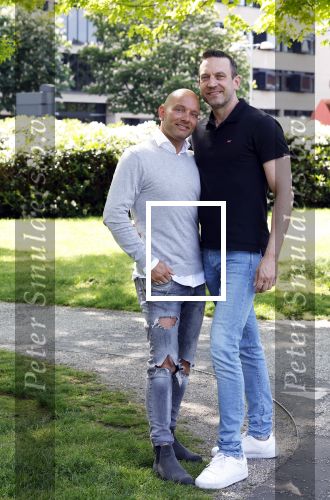 Amersfoort 19 mei 2023
Jeroen Jansema en Robin samen in een park in Amersfoort . Ze hebben elkaar leren kennen via het programma Liefde op het eerste gezicht . Jeroen had ook al meegedaan aan MAFS Married at First Sight