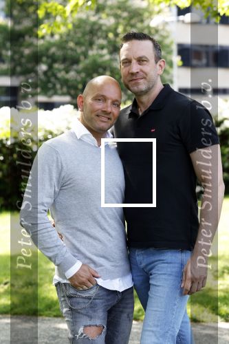 Amersfoort 19 mei 2023
Jeroen Jansema en Robin samen in een park in Amersfoort . Ze hebben elkaar leren kennen via het programma Liefde op het eerste gezicht . Jeroen had ook al meegedaan aan MAFS Married at First Sight