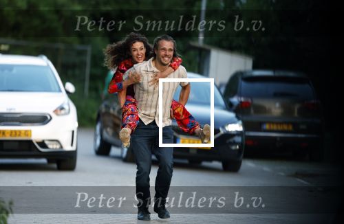 Durgerdam 26 mei 2023
Katja Schuurman en Niek Schrijvershof  gaan eenhapje eten bij restaurant Mark in Durgerdam. Daarna genieten ze van de zonsondergang.