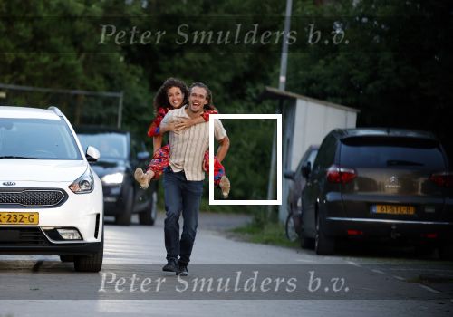 Durgerdam 26 mei 2023
Katja Schuurman en Niek Schrijvershof  gaan eenhapje eten bij restaurant Mark in Durgerdam. Daarna genieten ze van de zonsondergang.