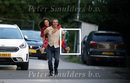 Durgerdam 26 mei 2023
Katja Schuurman en Niek Schrijvershof  gaan eenhapje eten bij restaurant Mark in Durgerdam. Daarna genieten ze van de zonsondergang.