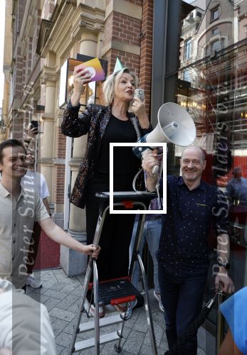 Amsterdam 27 mei 2023
Lone v Roosendaal bij 12.5 jarig bestaan deLaMar theater.