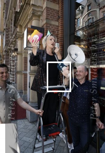 Amsterdam 27 mei 2023
Lone v Roosendaal bij 12.5 jarig bestaan deLaMar theater.