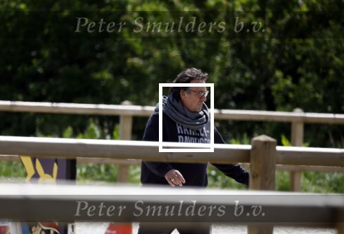 Alkmaar eo 17 mei 2023
Marco Borsato krijgt uitleg over dressuur van een instructeur op een manege