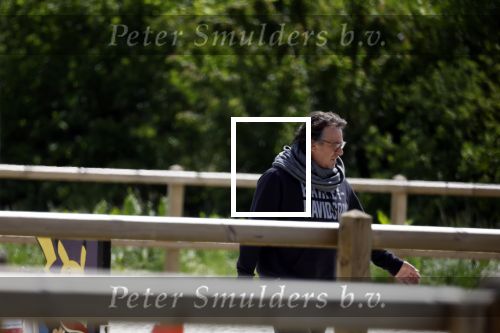 Alkmaar eo 17 mei 2023
Marco Borsato krijgt uitleg over dressuur van een instructeur op een manege