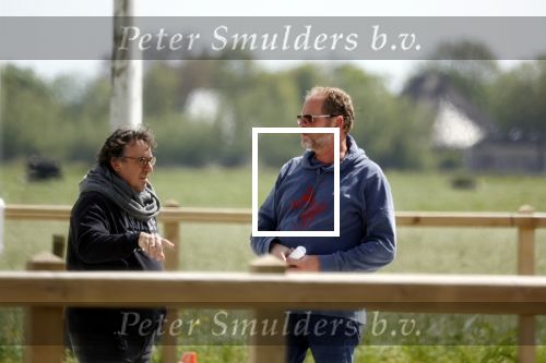 Alkmaar eo 17 mei 2023
Marco Borsato krijgt uitleg over dressuur van een instructeur op een manege