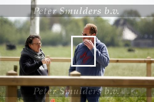 Alkmaar eo 17 mei 2023
Marco Borsato krijgt uitleg over dressuur van een instructeur op een manege