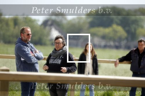 Alkmaar eo 17 mei 2023
Marco Borsato krijgt uitleg over dressuur van een instructeur op een manege