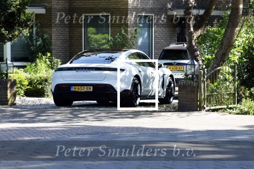 Huizen 31 mei 2023
Marco Borsato en zijn dochter Jada rijden naar het huis van Leontien Borsato