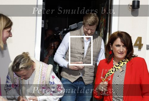 Noordwijk 17 mei 2023
Opening pension Code Rose van Martien Meiland en Erica Meiland . Ook Montana Maxime en Leroy Molkenboer zijn aanwezig Dochter Claire doet de openingshandeling.
Montana en ex vriend Dirk Hoogstraten
