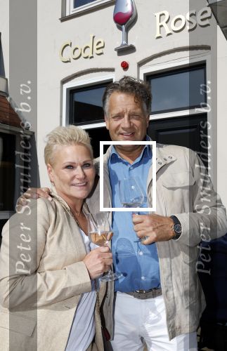 Noordwijk 17 mei 2023
Opening pension Code Rose van Martien Meiland en Erica Meiland . Ook Montana Maxime en Leroy Molkenboer zijn aanwezig Dochter Claire doet de openingshandeling.
Raymond v d Ploeg met zijn vrouw Manuela