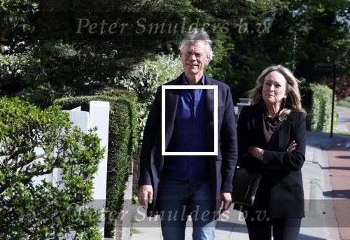 Noordwijk 17 mei 2023
Opening pension Code Rose van Martien Meiland en Erica Meiland . Ook Montana Maxime en Leroy Molkenboer zijn aanwezig Dochter Claire doet de openingshandeling.
Rene Oosterman met zijn vrouw