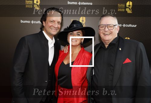 Amsterdam 22 mei 2023
Uitreiking Buma awards in Tuschinski Amsterdam.
Riny Schreijenberg met partner  en William Janz ( Nederlandse Julio Iglesias)
