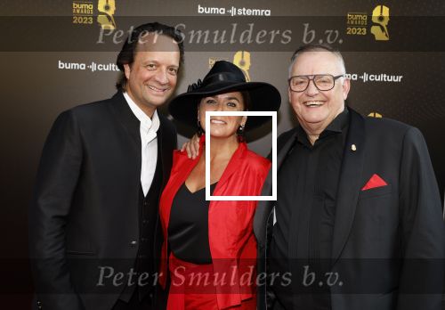 Amsterdam 22 mei 2023
Uitreiking Buma awards in Tuschinski Amsterdam.
Riny Schreijenberg met partner  en William Janz ( Nederlandse Julio Iglesias)