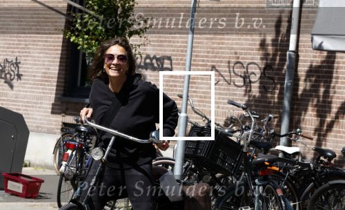 Amsterdam 31 mei 2023
Suzanne Klemann winkelend  in  Amsterdam zuid.
