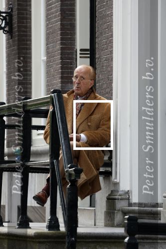 Amsterdam 18 mei 2023
Theo Hiddema op een bankje voor zijn huis op de rachten vn Amsterdam met een sigaretje en kopje koffie.
