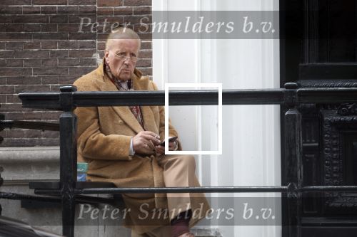 Amsterdam 18 mei 2023
Theo Hiddema op een bankje voor zijn huis op de rachten vn Amsterdam met een sigaretje en kopje koffie.