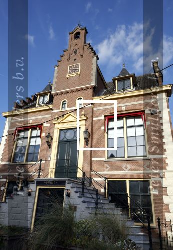 Laren 25 maart 2024
In deit gebouw heeft Ad Visser een appartement