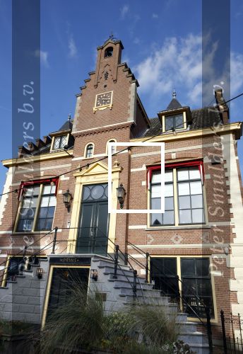 Laren 25 maart 2024
In deit gebouw heeft Ad Visser een appartement