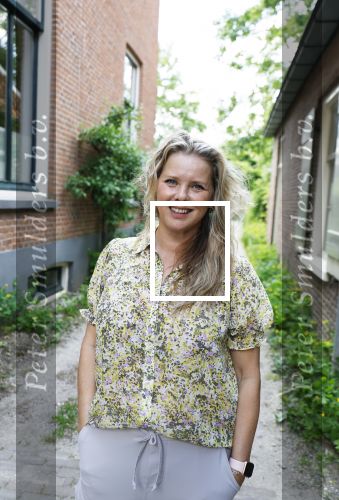 Wageningen 13 mei 2024
Presentatie musical 40-45 in hotel de Wereld met oa Soy Kroon Holly Brood Sjoerd Pleijsier Babette v Veen Kees Boot Frits Barend Dorian Bindels Gaia Aikman en Niniane Everaert.