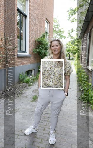 Wageningen 13 mei 2024
Presentatie musical 40-45 in hotel de Wereld met oa Soy Kroon Holly Brood Sjoerd Pleijsier Babette v Veen Kees Boot Frits Barend Dorian Bindels Gaia Aikman en Niniane Everaert.