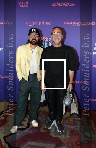 Amsterdam 13 mei 2024
Premiere Crazy House in Tuschinski. De cast met oa Alicia Silverstone Gaite Jansen Matti Stooker Chris Peters Victoria Koblenko Maarten Swart en Steffen Haars . Greg Shapiro presenteert de avond. Bastiaan v Schaik met pattner