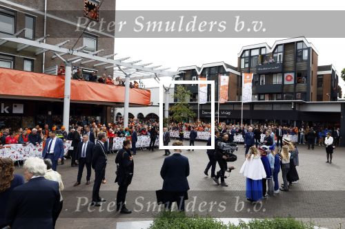 Emmen 27 april 2024
Koningsdag in Emmen met de koninklijke familie . Aanwezig bKoning Willem Alexander Koningin Maxima Prinses Amalia Prinses Alexia Prinses Ariane Prins Constantijn Prinses laurentien Prins Bernhard Prinses Annette Prins Maurits Prinses Marilene Prins Pieter Christiaan Prinses Anita Prins Floris en Prinses Aimee. Veel beveiliging tijdens koningsdag