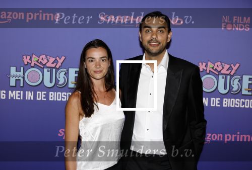Amsterdam 13 mei 2024
Premiere Crazy House in Tuschinski. De cast met oa Alicia Silverstone Gaite Jansen Matti Stooker Chris Peters Victoria Koblenko Maarten Swart en Steffen Haars . Greg Shapiro presenteert de avond. Bobby Boermans met partner