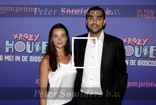 Amsterdam 13 mei 2024
Premiere Crazy House in Tuschinski. De cast met oa Alicia Silverstone Gaite Jansen Matti Stooker Chris Peters Victoria Koblenko Maarten Swart en Steffen Haars . Greg Shapiro presenteert de avond. Bobby Boermans met partner