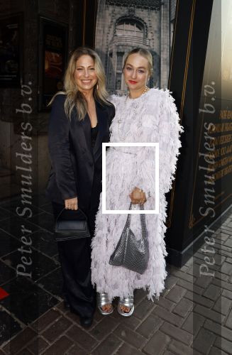 Amsterdam 13 mei 2024
Premiere Crazy House in Tuschinski.  Carolien Spoor en Sarah Chronis