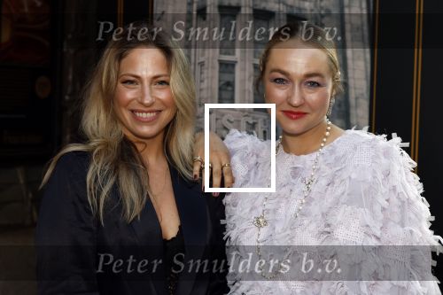 Amsterdam 13 mei 2024
Premiere Crazy House in Tuschinski.  Carolien Spoor en Sarah Chronis