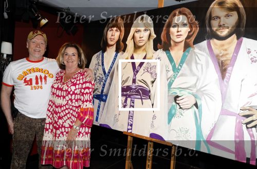 Amsterdam 11 mei 2024
Onthulling kunstwerk Hayo Sol ( schilderij ABBA) door Therese Steinmetz en Philippe Elan. Ook Catherine Keyl is aanwezig in Apollo first Hotel.