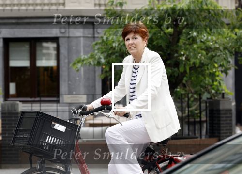 Amsterdam 17 mei 2024
Chazia Mourali op de fiets in Amsterdam zuid.