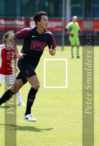 Amsterdam 18 mei 2024
Rene Froger speelt mijn zijn Toppers team tegen het only Friend team . In Rene zijn team spelen oa Maxim Froger Danny Froger en Danilo Kuiters . Ook Natasja Froger was natuurlijk aanwezig..