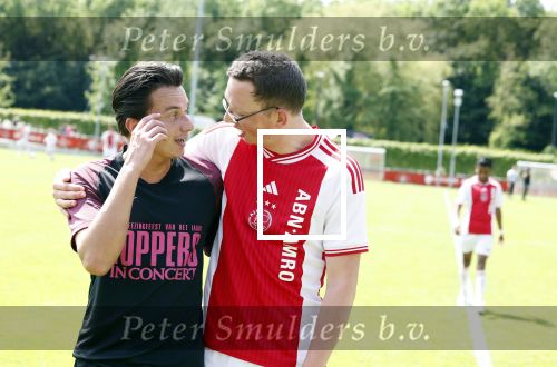 Amsterdam 18 mei 2024
Rene Froger speelt mijn zijn Toppers team tegen het only Friend team . In Rene zijn team spelen oa Maxim Froger Danny Froger en Danilo Kuiters . Ook Natasja Froger was natuurlijk aanwezig..