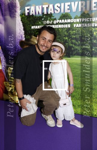 Amsterdam 11 mei 2024
Premiere Fantasievriendjes in Pathe Arena . danny Froger met dochtertje